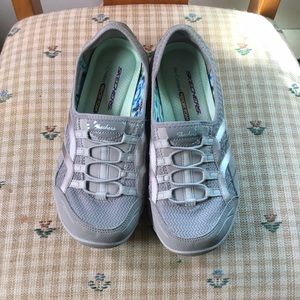 Sketchers sneakers